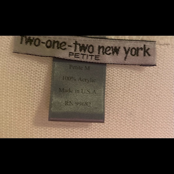 EUC two-one-two New York petite sweater. - Picture 2 of 7